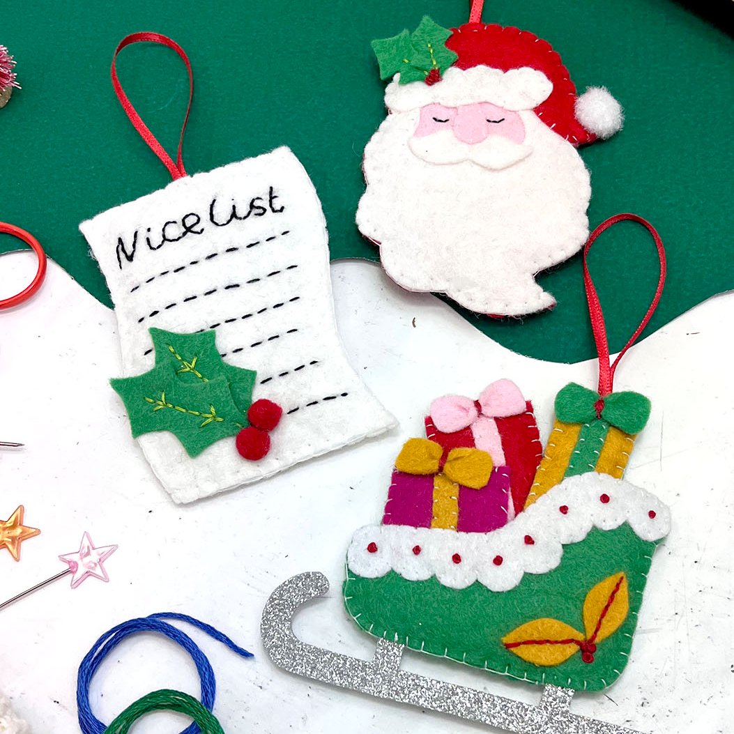 'Santa's Coming' Felt Decoration Set