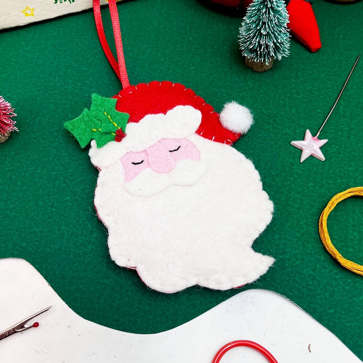 'Santa's Coming' Felt Decoration Set