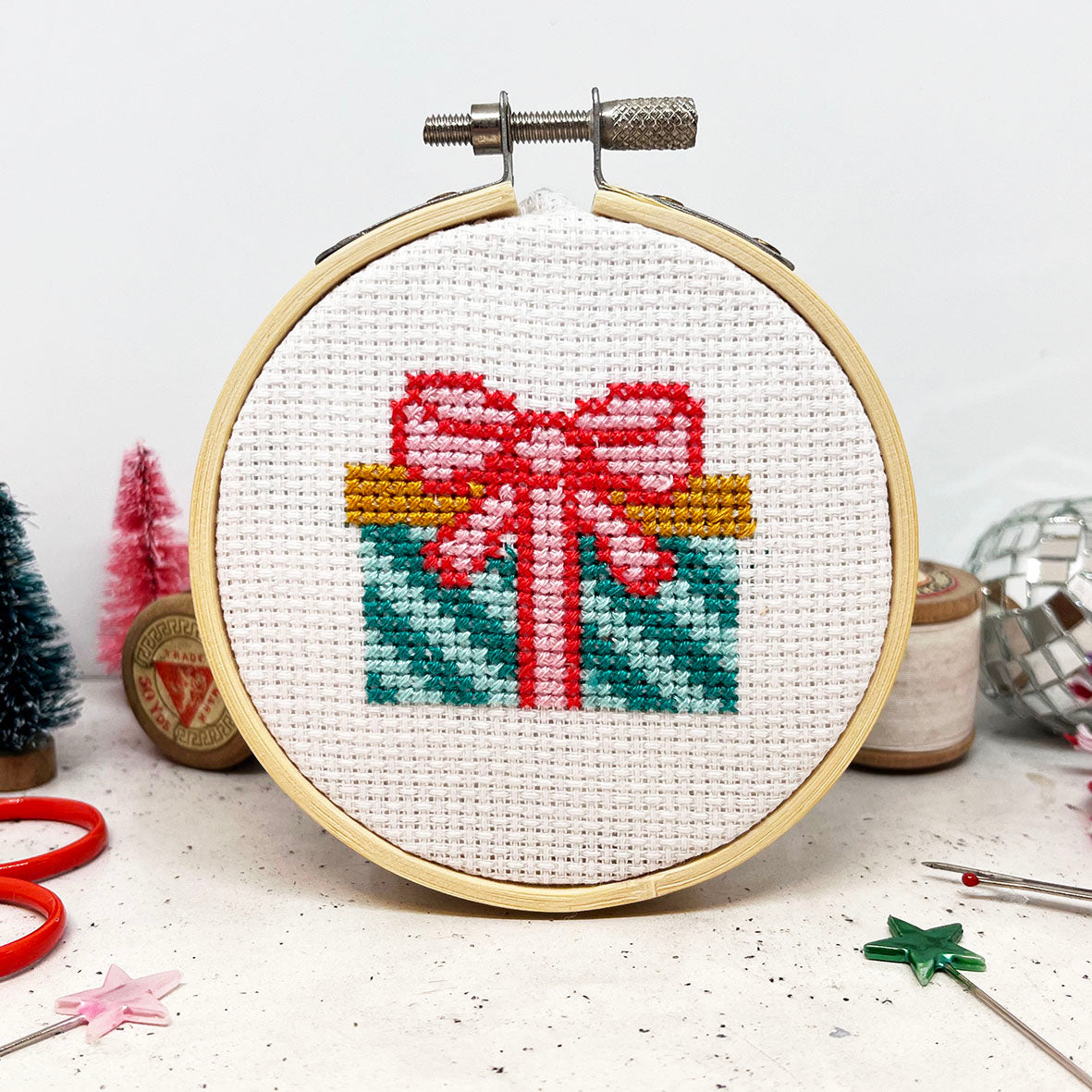 'Christmas Gift' Cross Stitch - PDF Pattern