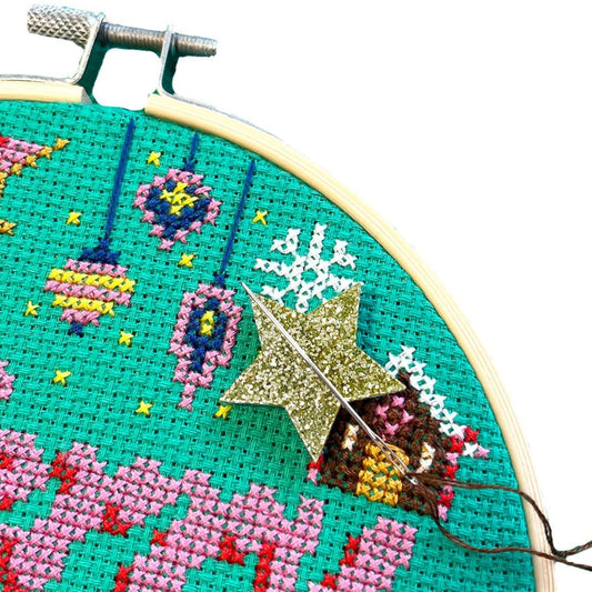 'Twinkle, Twinkle' Glitter Gold Star Needle minder